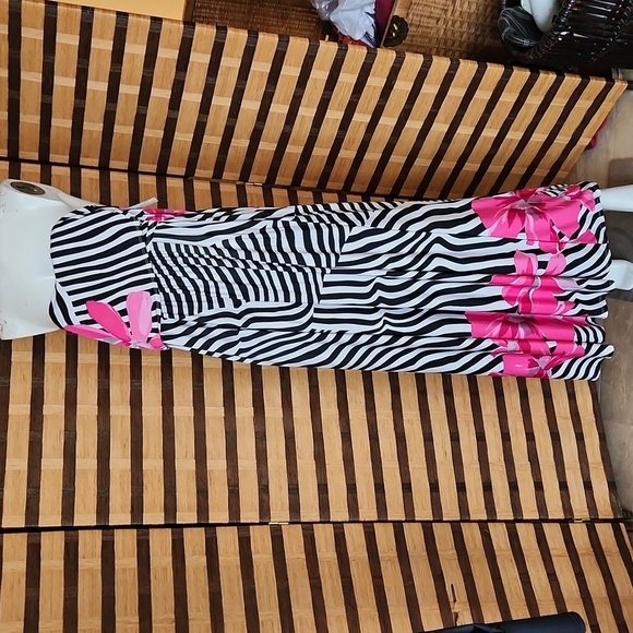 NWT! Strapless maxi dress - Picture 4 of 9